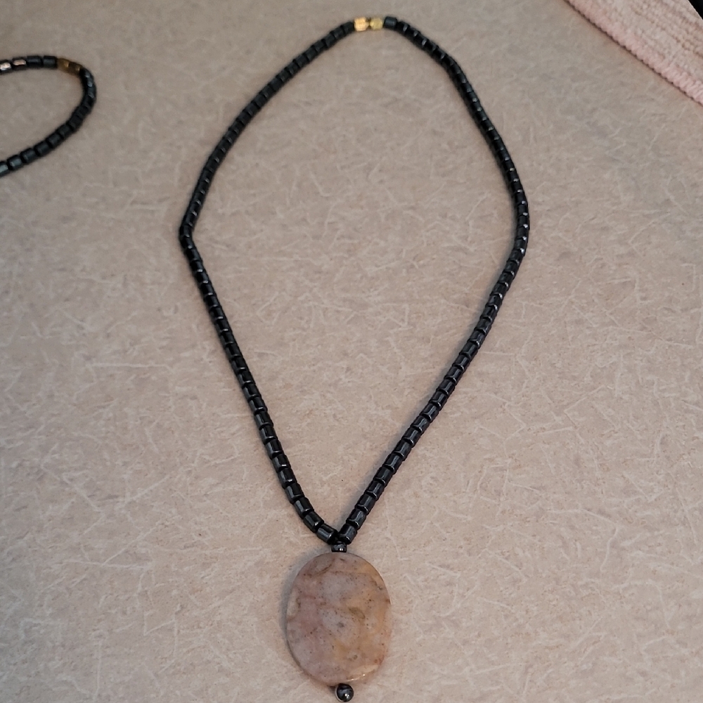 Elegant Black and Tan Necklace
